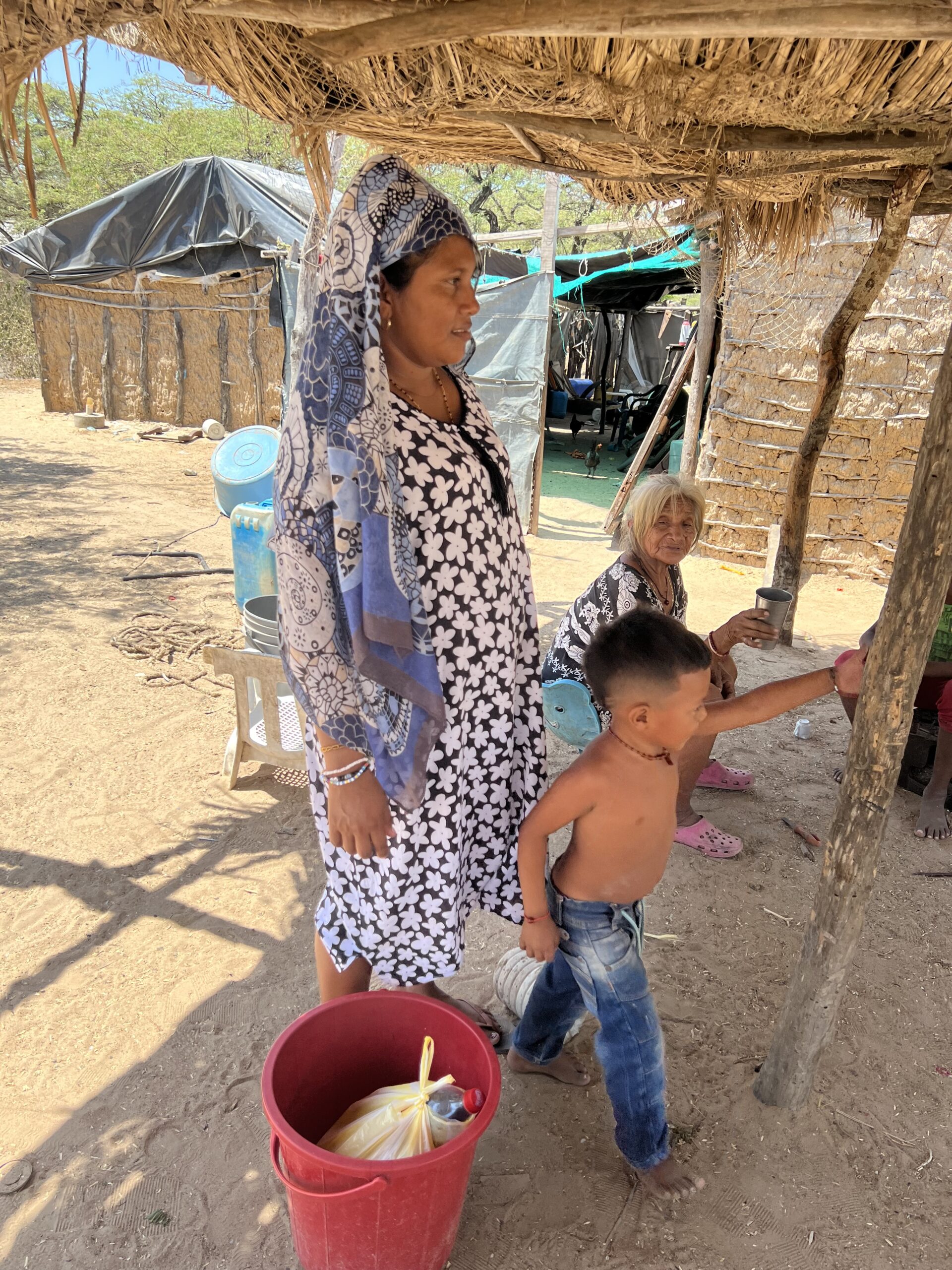 wayuu women in her traditional home