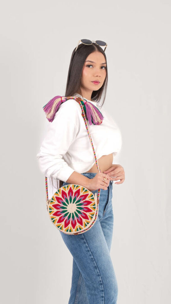 camila wayuu rouynd bag with flower pattern