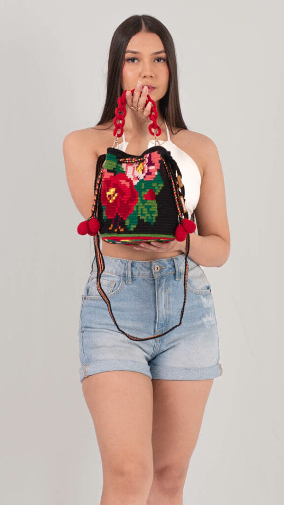 florencia wayuu bag with roses pattern