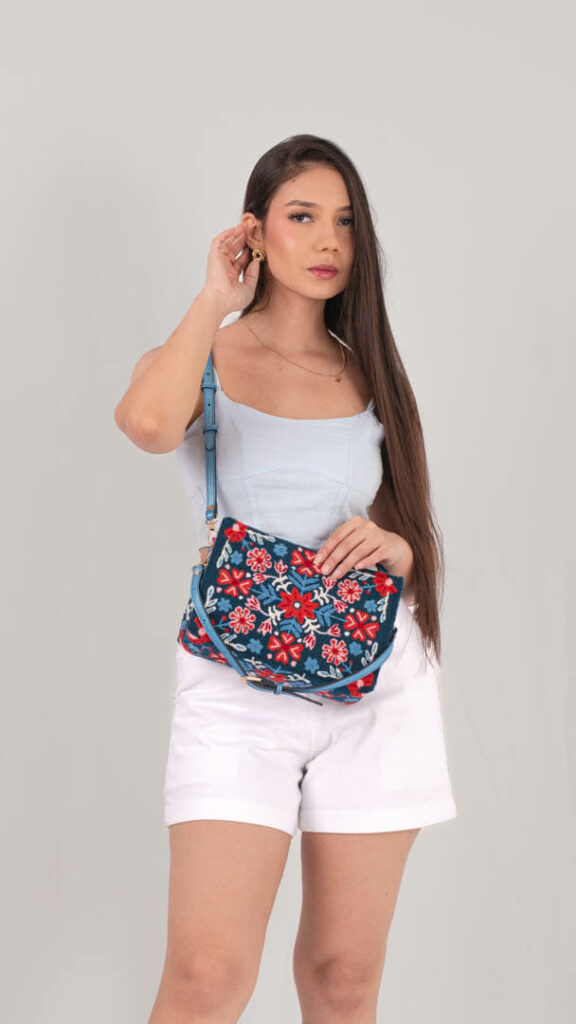 francesca wayuu bag in red and blue color