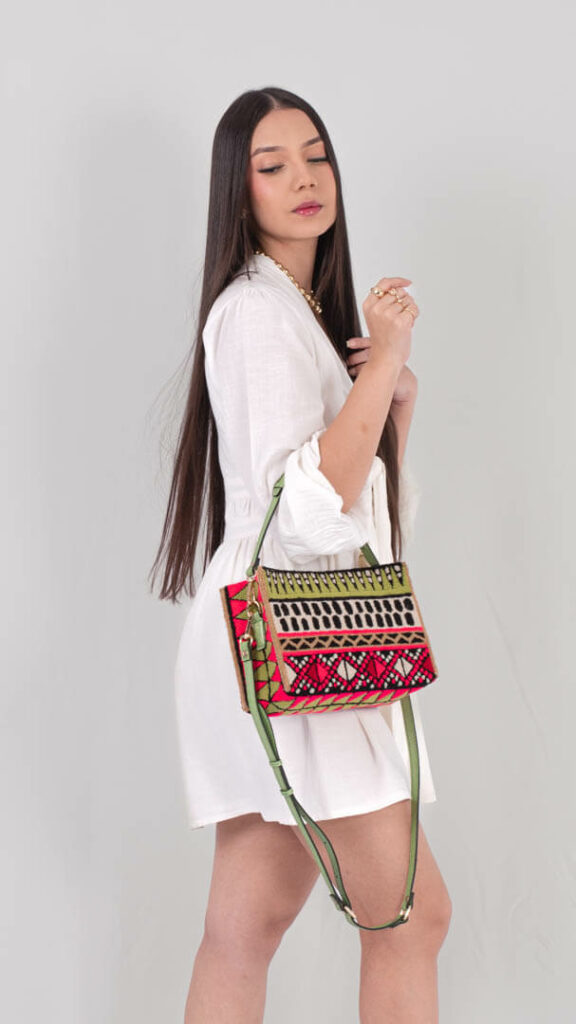 matilde wayuu bag square bag in green and red colors