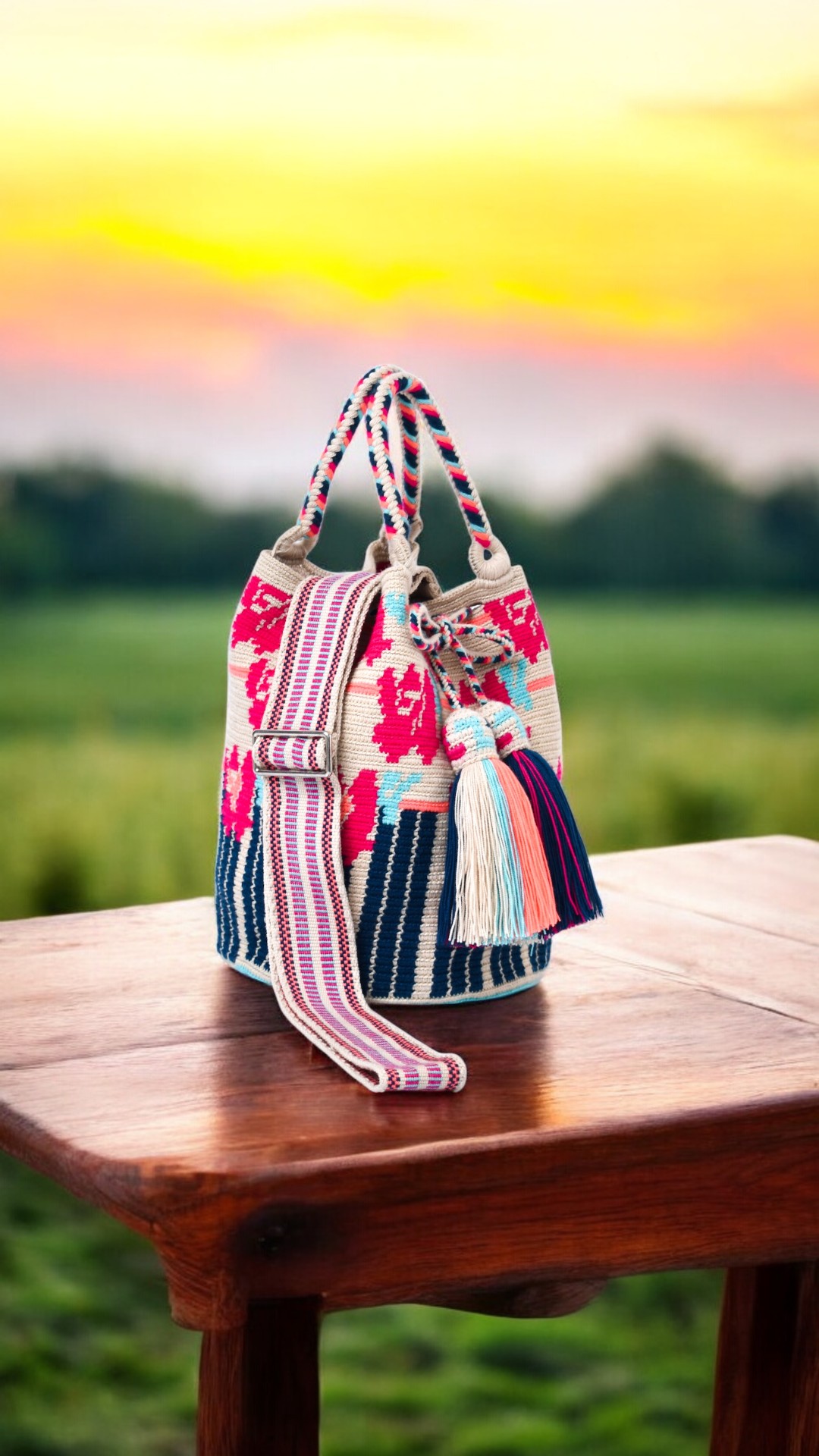 handmade Wayuu bag in khaki color base