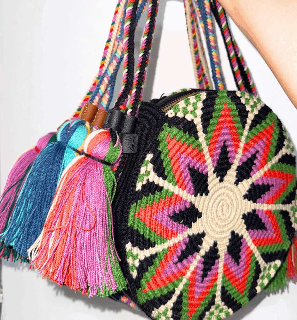 Round Collection by Cosecha Bags – A vibrant display of handmade Wayuu round bags in various colors and patterns, showcasing traditional Colombian craftsmanship.