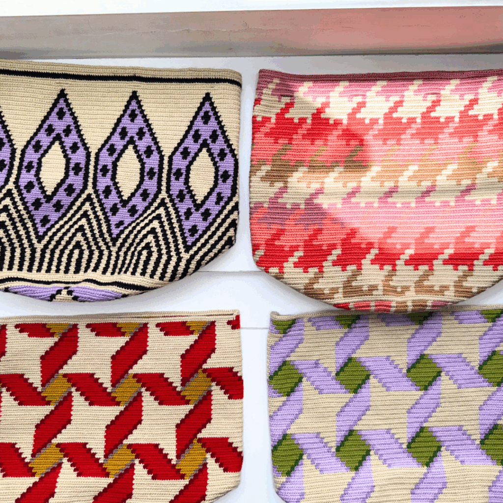 Different Wayuu bag pattern and colors