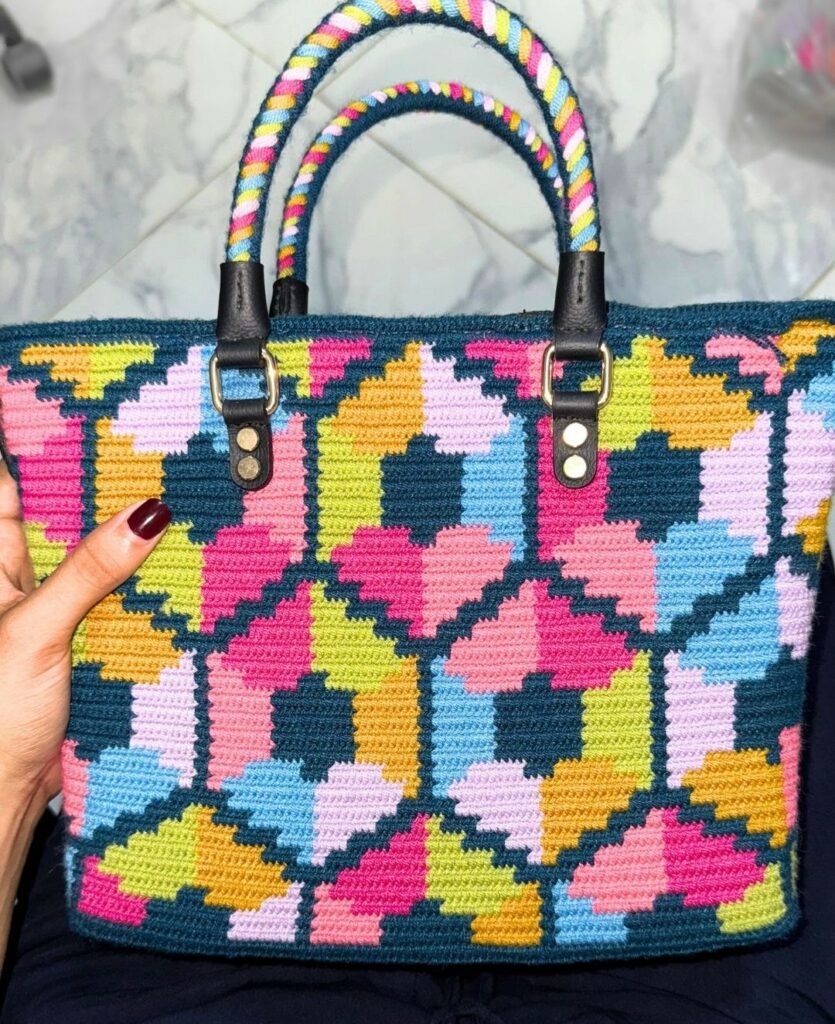 Colorful handmade Wayuu bag featuring traditional Colombian patterns, woven with vibrant threads by Wayuu artisans.