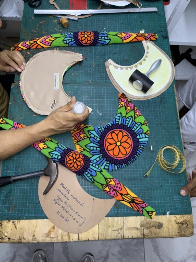 Artisan working on the handmade Wayuu bag process, showcasing traditional Colombian craftsmanship and cultural heritage.