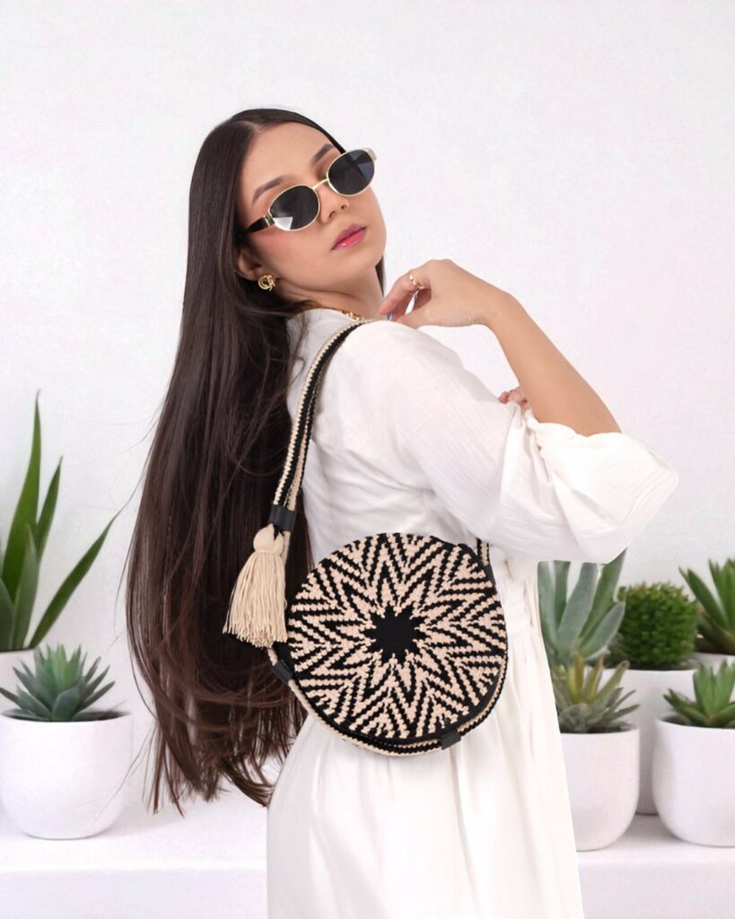Model showcasing black and beige wayuu bags